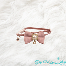 Load image into Gallery viewer, Pearl Bow Cat Collar