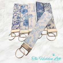Load image into Gallery viewer, Blue Florals Small Key Fob Keychains