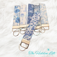 Load image into Gallery viewer, Blue Florals Small Key Fob Keychains