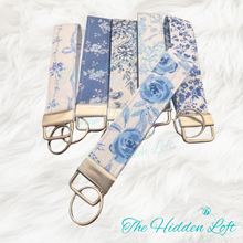 Load image into Gallery viewer, Blue Florals Small Key Fob Keychains