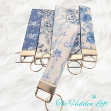 Load image into Gallery viewer, Blue Florals Small Key Fob Keychains